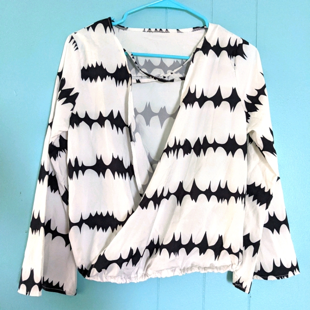Long sleeved patterned top
